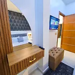 Elite Holiday Home - Luxury & Centric Flat