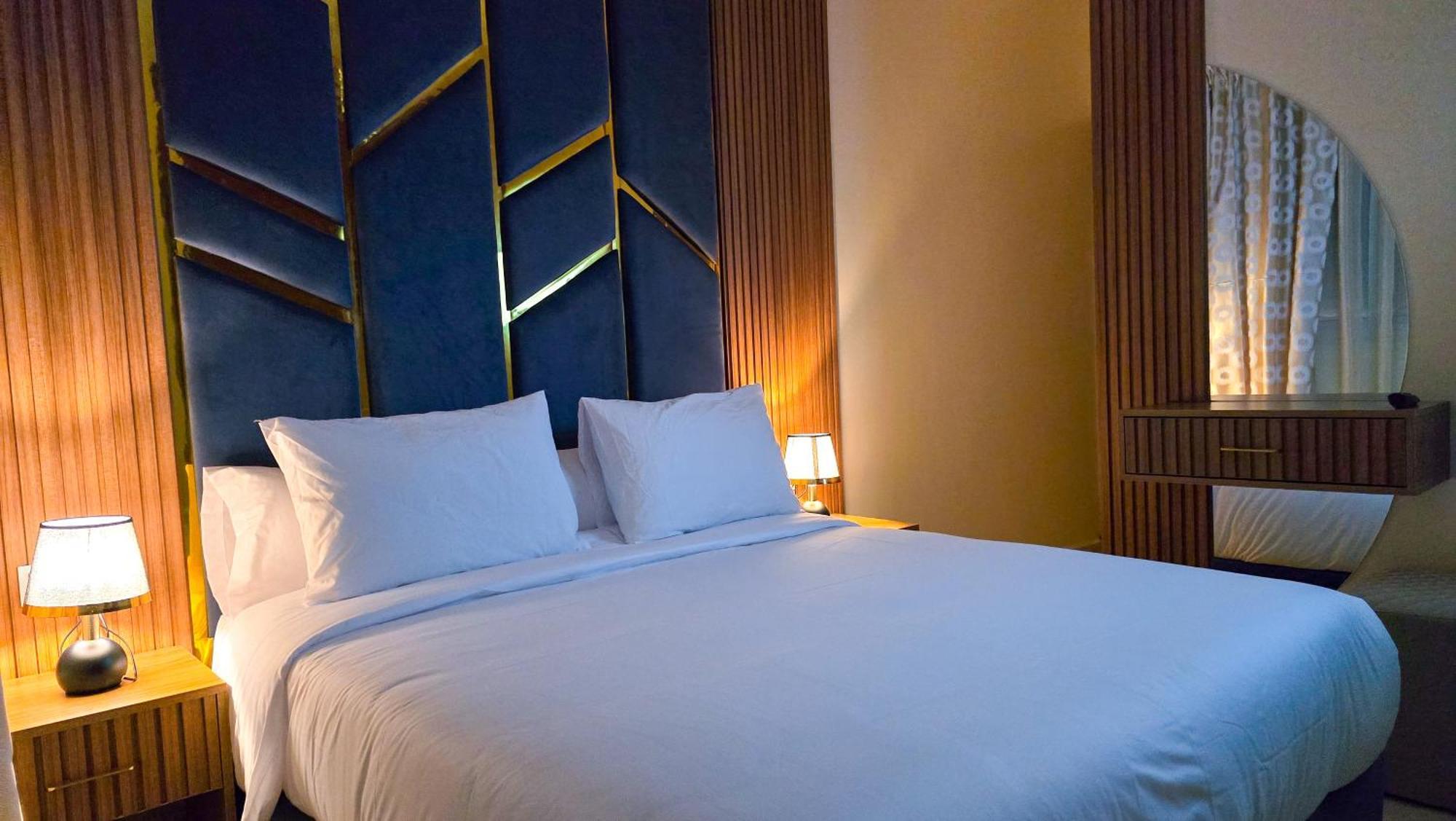 Elite - Luxury & Centric Flat *